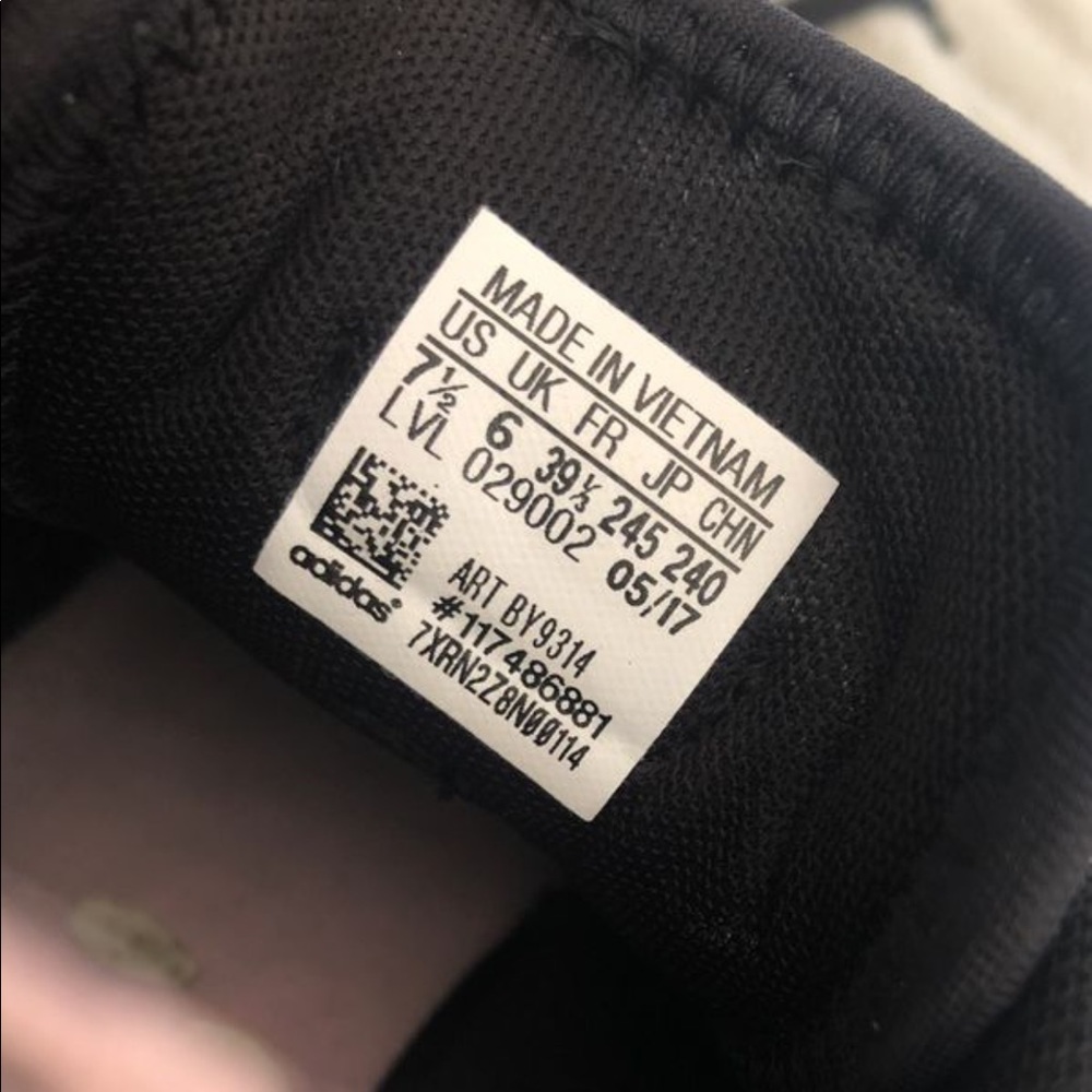 Women’s Nmd R2 - Picture 4 of 4